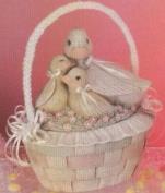 D1277-Duck Family Lid with Wicker & Lace Basket Bottom 21cmH