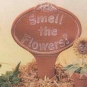 D1426A-Garden Greeting Sign 21cm Tall Smell the Flowers