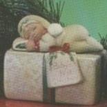 D807-Sleeping Baby on Present 8cm