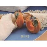 DM1912- 2 Pumpkin with Blackberries Napkin Rings 8cm