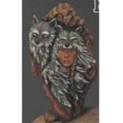 K2361-Knotted Wood with Wolf Brave 19cm