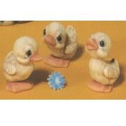 S435- 3 Cute Ducklings 5cm