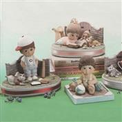 D764 -7 Sweet Tot Accessories 5cm Kitten, Ball, Bat, Glove, Doll and Dog